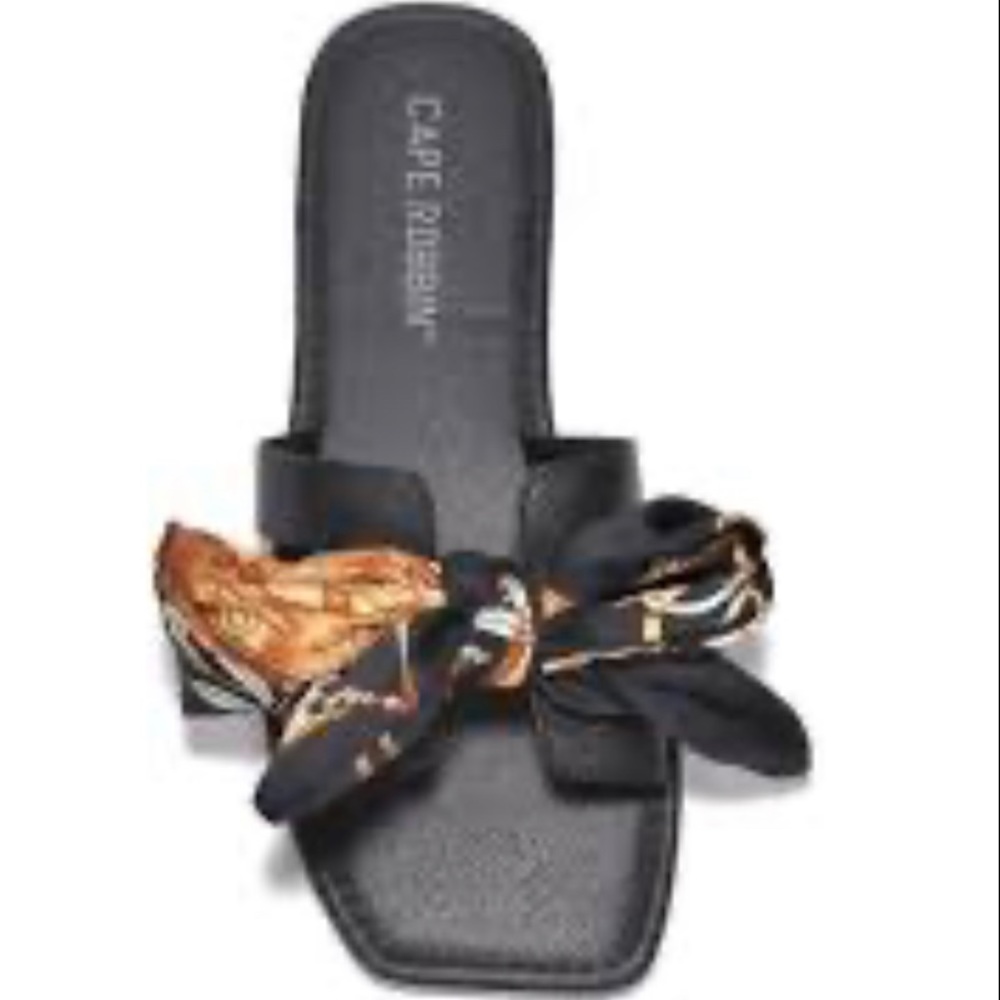 CAPE ROBBIN decorative sandals.